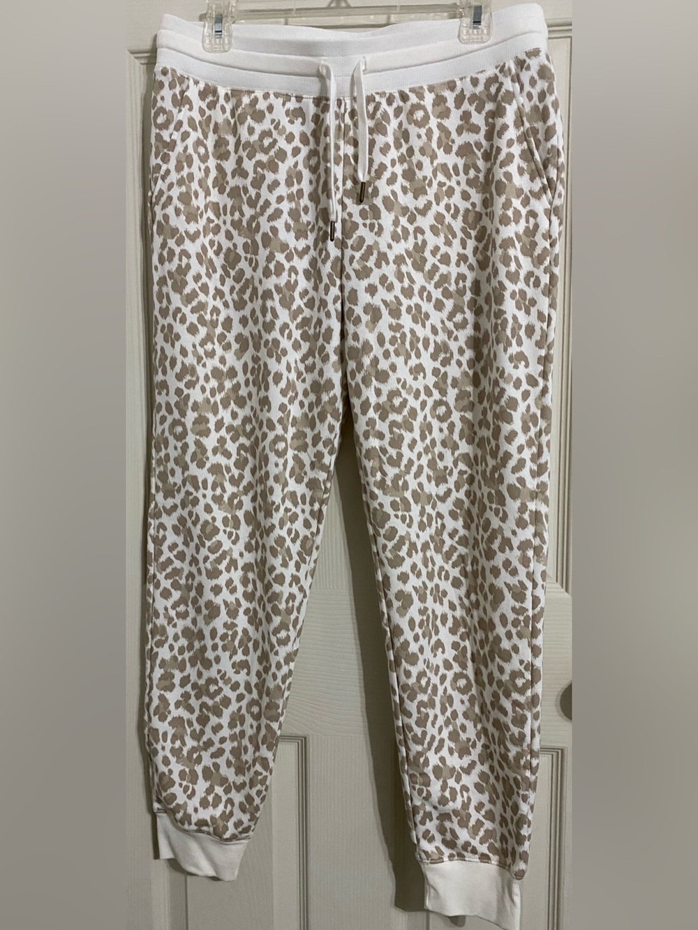 Old Navy Animal Print Women’s Joggers 
Medium